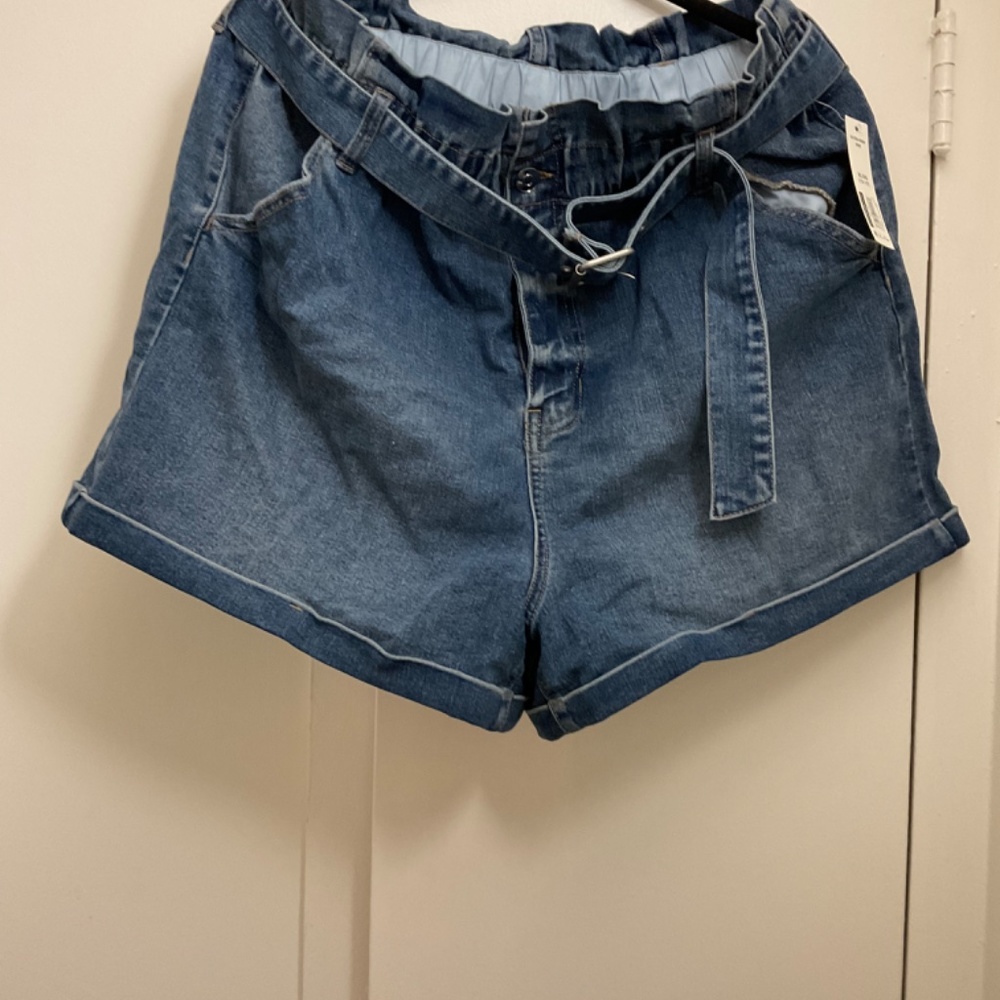 NWT No Bounderies paper bag shorts xl (15-17)